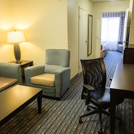 Holiday Inn Express Alpharetta - Roswell By Ihg Exterior photo