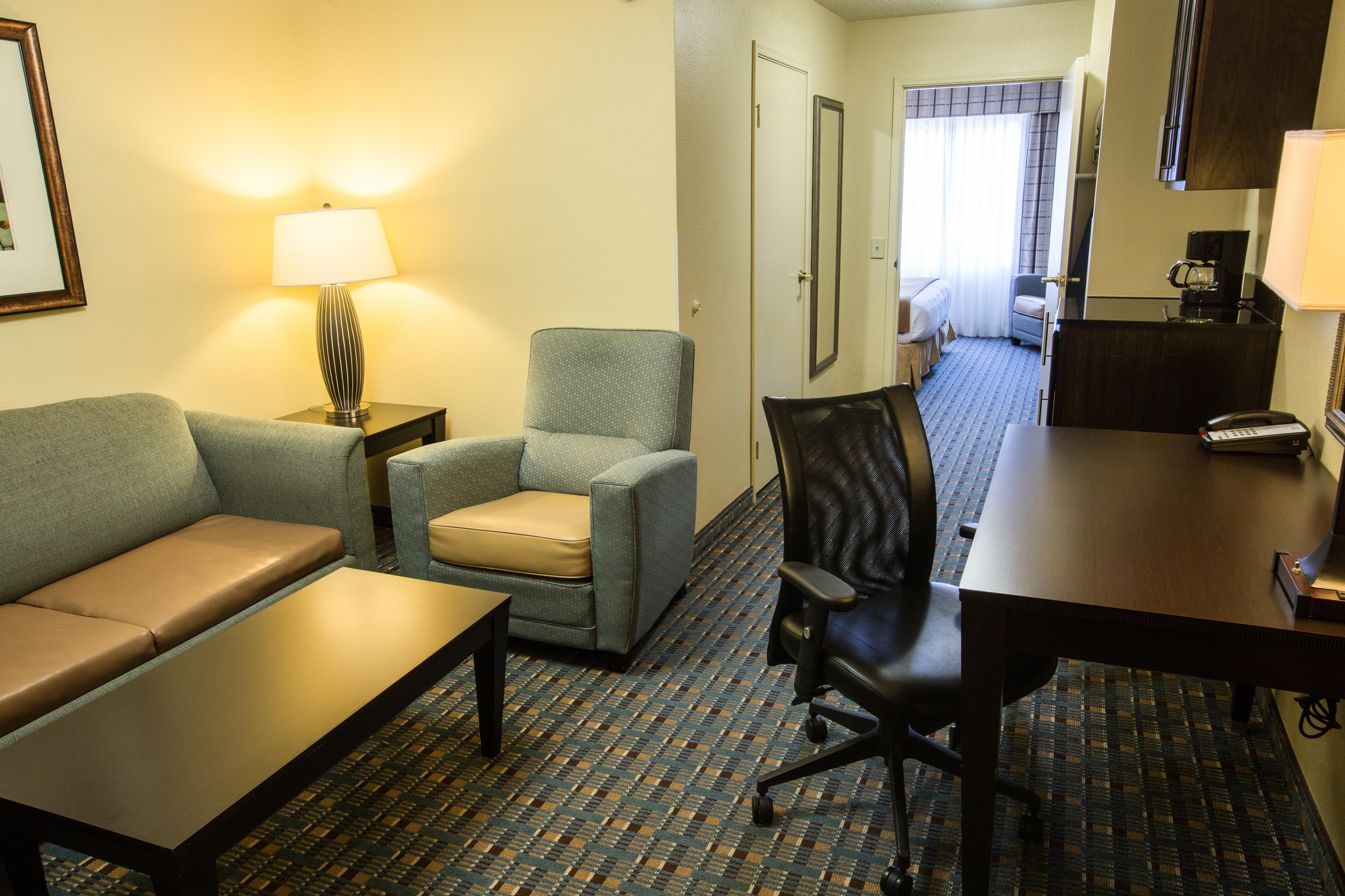 Holiday Inn Express Alpharetta - Roswell By Ihg Exterior photo